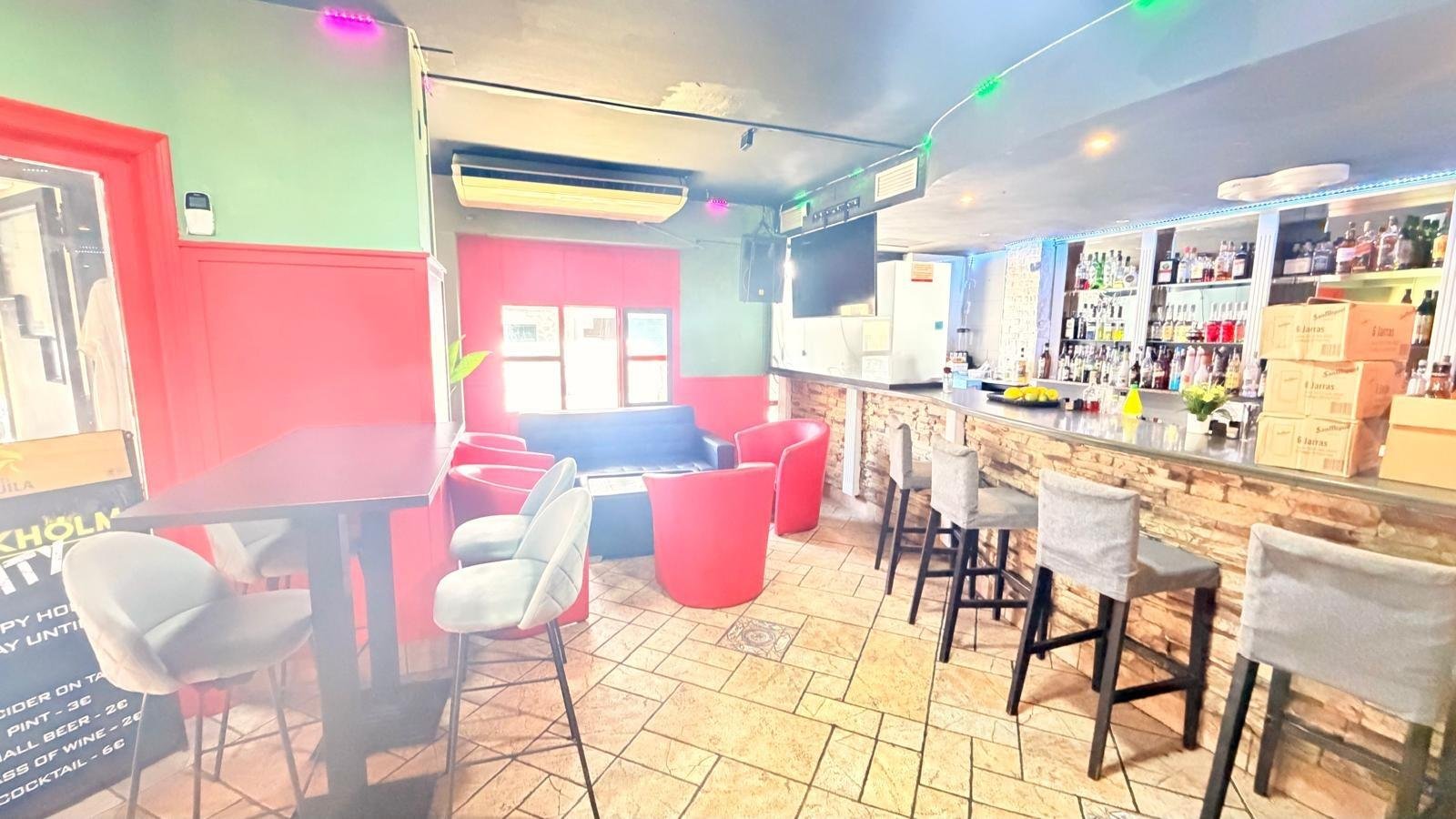 2 Bath Commercial in Torrevieja - Caza De Casa