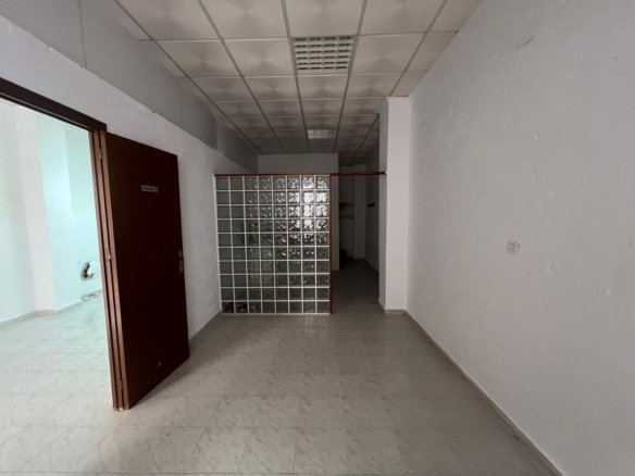 Commercial in Torrevieja - Caza De Casa