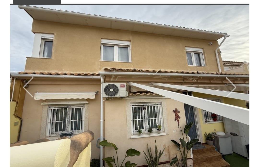 4 Bedroom 3 Bathroom Town House in Orihuela Costa - Caza De Casa