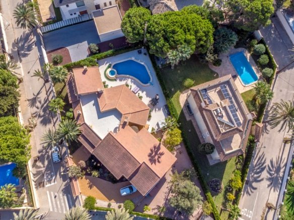 3 Bedroom 4 Bathroom Villa in Cabo Roig - Caza De Casa