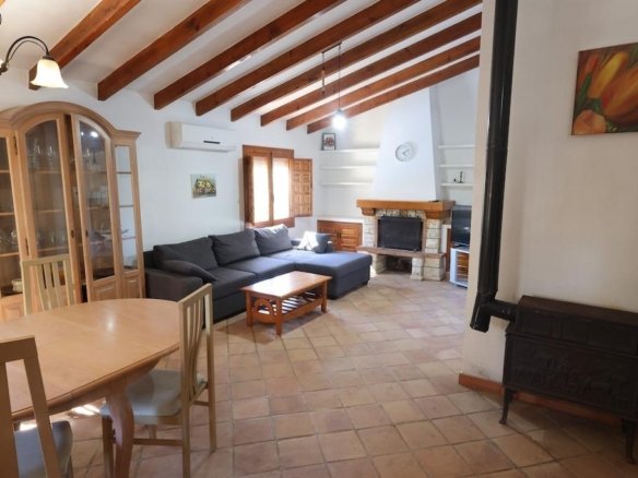 4 Bedroom 2 Bathroom Villa in Orihuela Costa - Caza De Casa