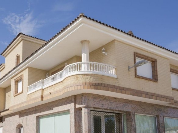 5 Bedroom 5 Bathroom Town House in Los Alcazares - Caza De Casa