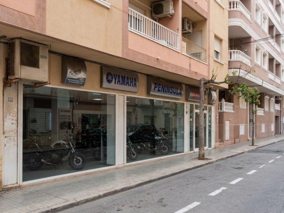 1 Bathroom Commercial in Torrevieja - Caza De Casa