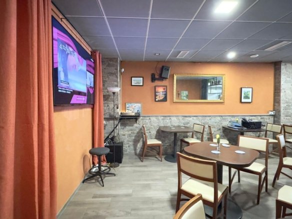Commercial in Torrevieja - Caza De Casa