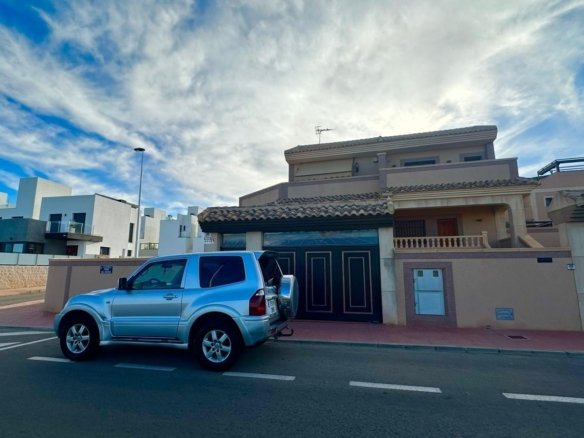 4 Bedroom 3 Bathroom Town House in Torrevieja - Caza De Casa