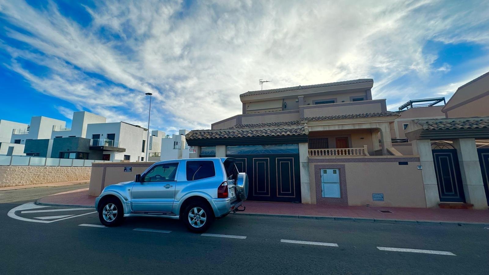 2-6 4 Bedroom 3 Bathroom Town House in Torrevieja - Caza De Casa