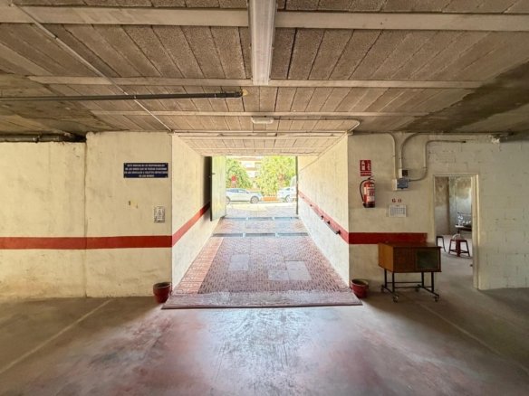 Commercial in Torrevieja - Caza De Casa