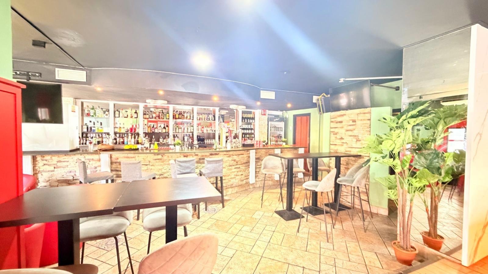 2 Bath Commercial in Torrevieja - Caza De Casa