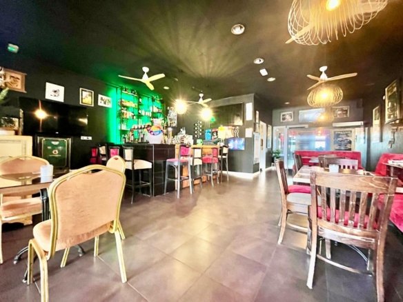 Commercial in Orihuela Costa - Caza De Casa