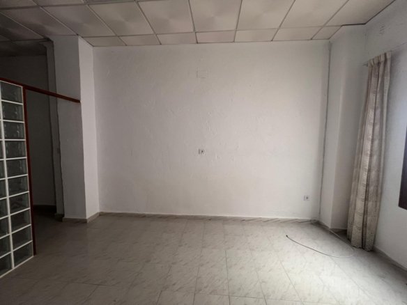 Commercial in Torrevieja - Caza De Casa