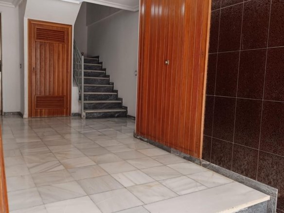 Commercial in El Altet - Caza De Casa