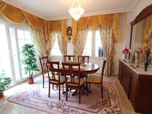 5 Bedroom 4 Bathroom Villa in Orihuela Costa - Caza De Casa
