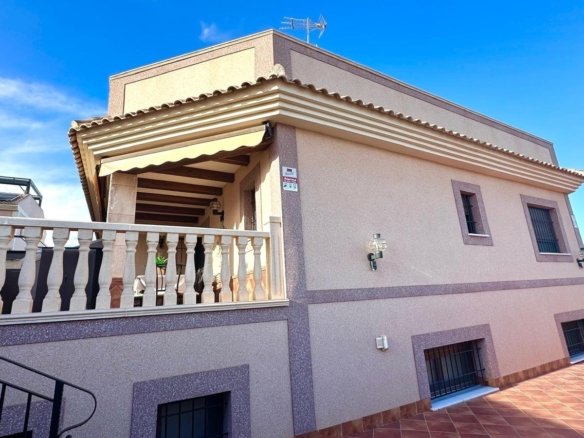 4 Bedroom 3 Bathroom Town House in Torrevieja - Caza De Casa