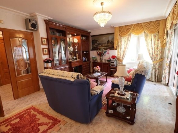 5 Bedroom 4 Bathroom Villa in Orihuela Costa - Caza De Casa