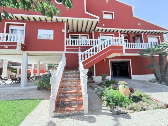 5 Bed 3 Bath Villa in Campoamor - Caza De Casa