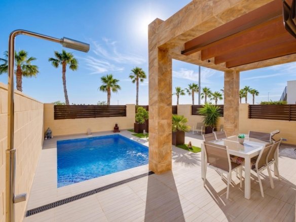 3 Bedroom 3 Bathroom Villa in Ciudad Quesada - Caza De Casa