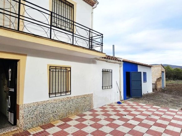 7 Bedroom 2 Bathroom Villa in Arenas Del Rey - Caza De Casa