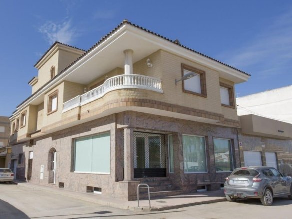 5 Bedroom 5 Bathroom Town House in Los Alcazares - Caza De Casa