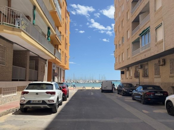 Commercial in Torrevieja - Caza De Casa