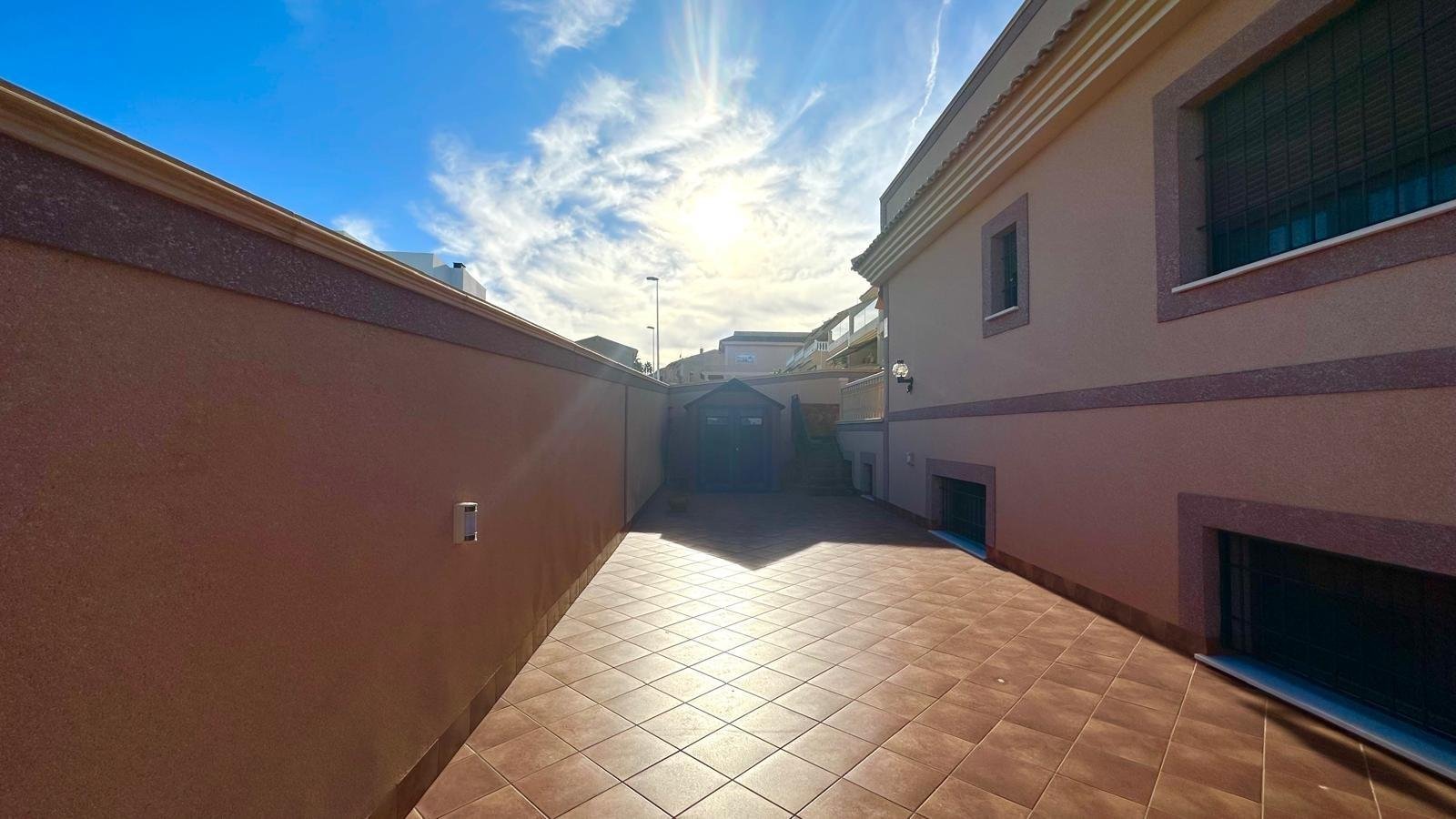 2-8 4 Bedroom 3 Bathroom Town House in Torrevieja - Caza De Casa