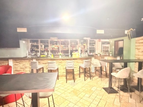 2 Bath Commercial in Torrevieja - Caza De Casa