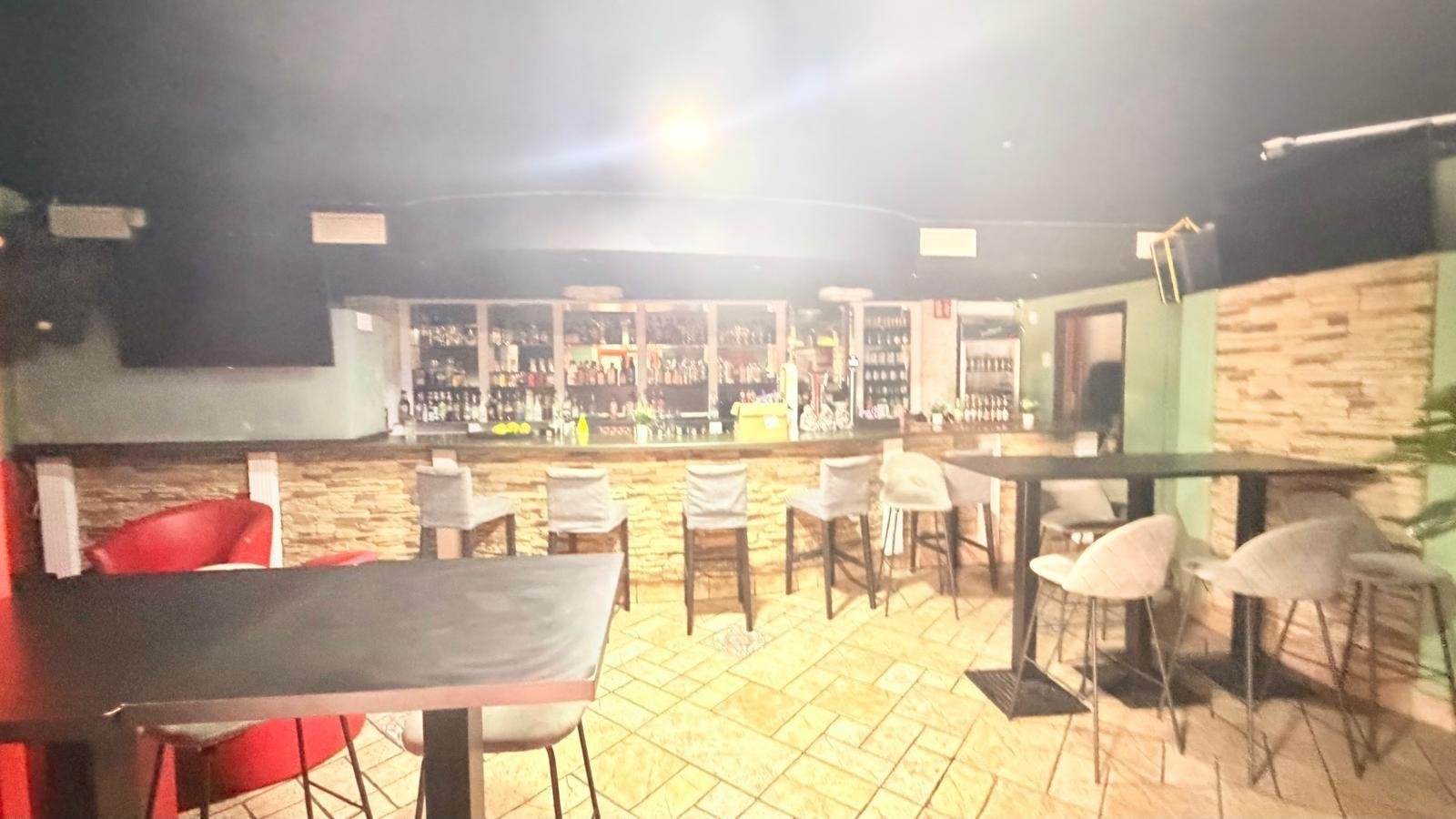 2 Bath Commercial in Torrevieja - Caza De Casa