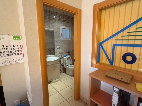 1 Bath Commercial in Bigastro - Caza De Casa
