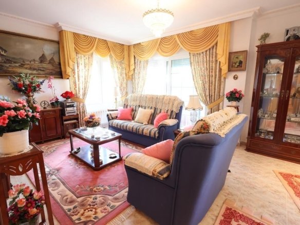 5 Bedroom 4 Bathroom Villa in Orihuela Costa - Caza De Casa