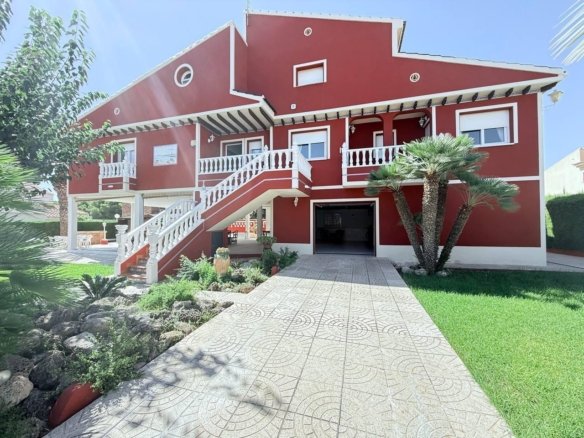 5 Bed 3 Bath Villa in Campoamor - Caza De Casa