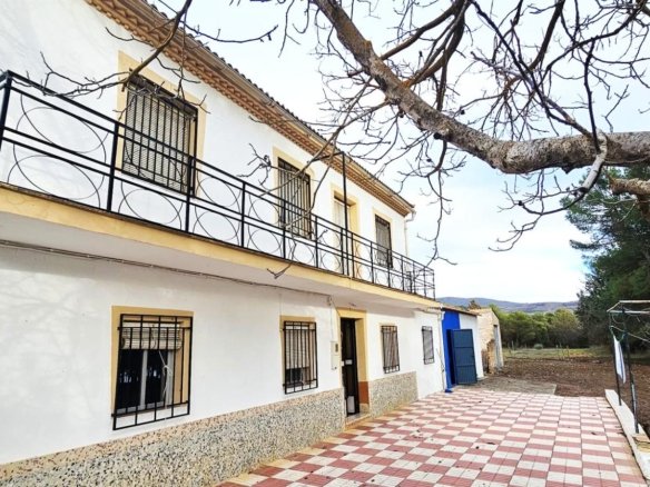7 Bedroom 2 Bathroom Villa in Arenas Del Rey - Caza De Casa