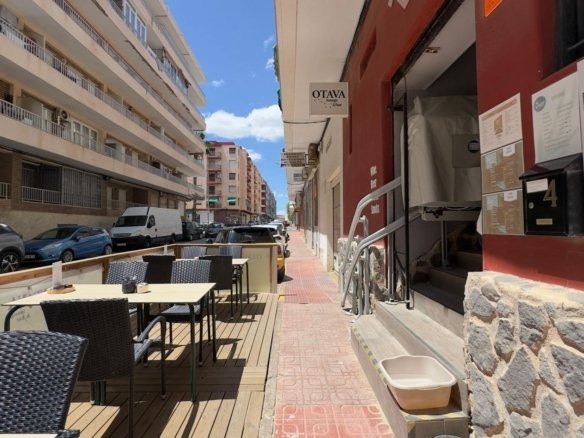 Commercial in Torrevieja - Caza De Casa