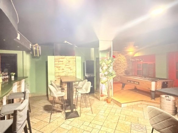 2 Bath Commercial in Torrevieja - Caza De Casa