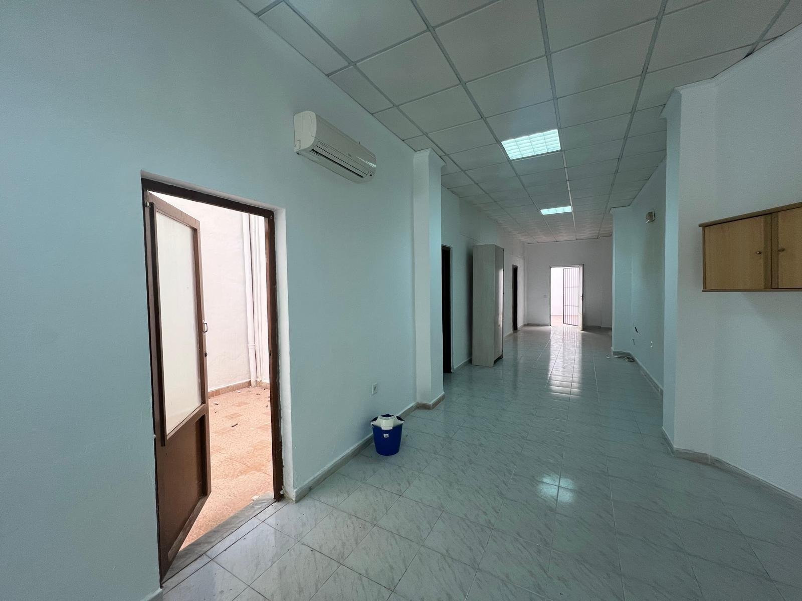 Commercial in Torrevieja - Caza De Casa