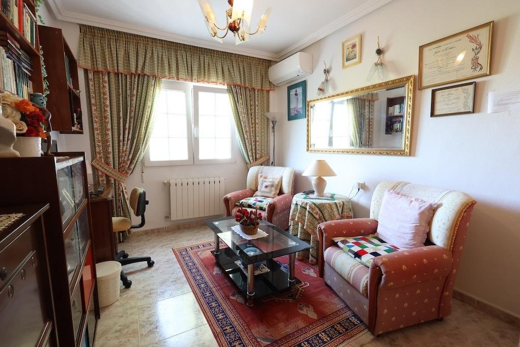 5 Bedroom 4 Bathroom Villa in Orihuela Costa - Caza De Casa