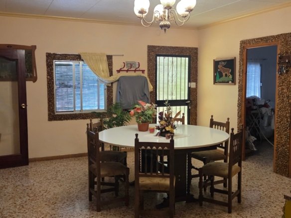 6 Bedroom 2 Bathroom Country House in Pinoso - Caza De Casa