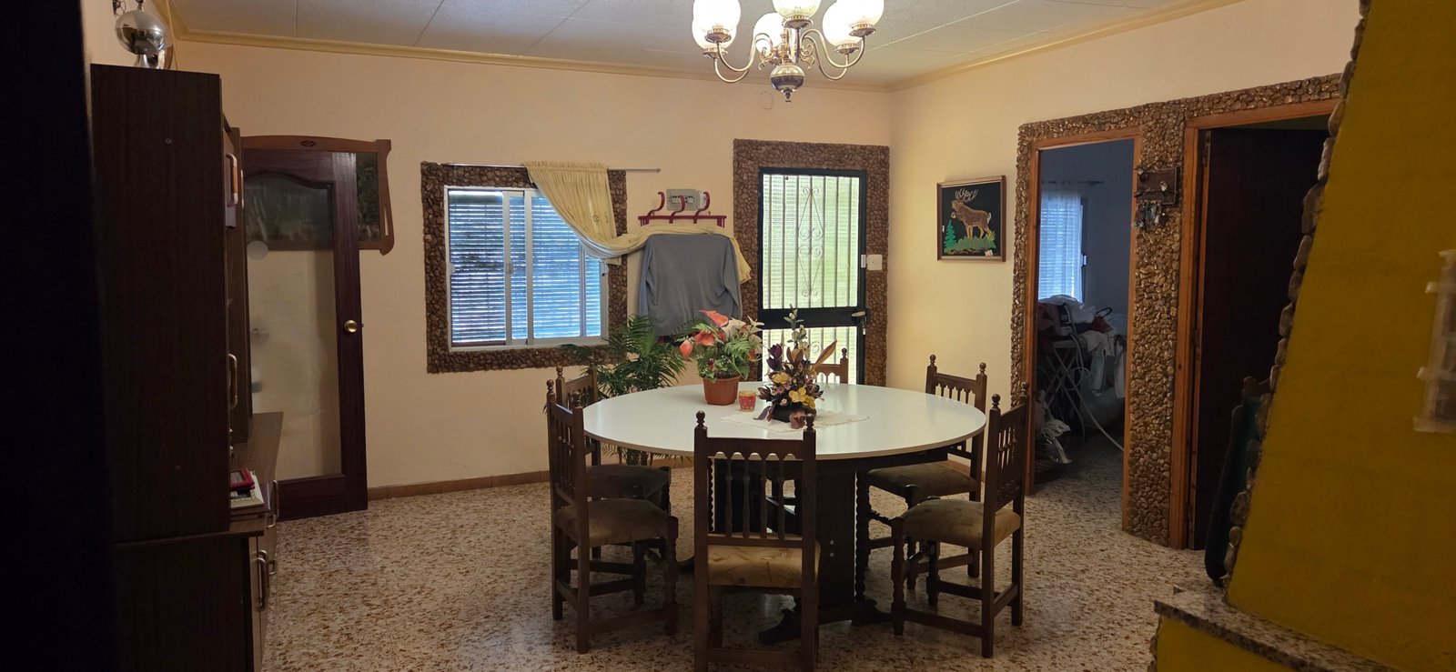 6 Bedroom 2 Bathroom Country House in Pinoso - Caza De Casa
