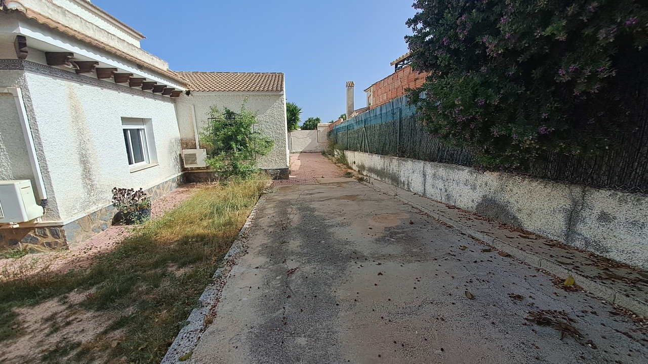 20230710_174113_xlarge 5 Bedroom 2 Bathroom Villa in Villamartin - Caza De Casa