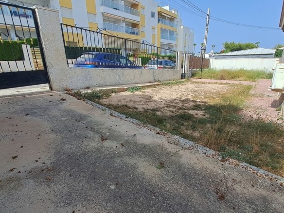 5 Bedroom 2 Bathroom Villa in Villamartin - Caza De Casa