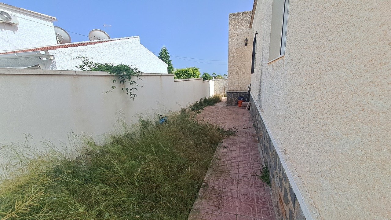 20230710_174147_xlarge 5 Bedroom 2 Bathroom Villa in Villamartin - Caza De Casa