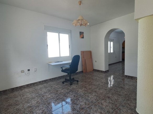 5 Bedroom 2 Bathroom Villa in Villamartin - Caza De Casa