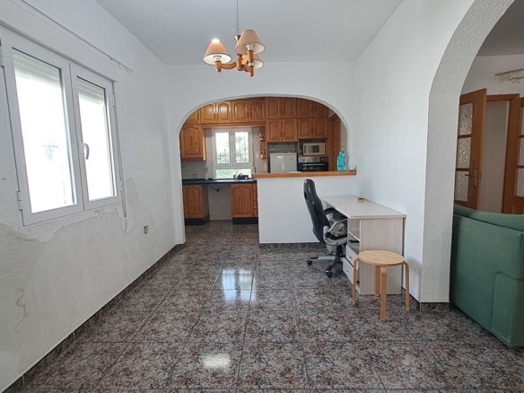 5 Bedroom 2 Bathroom Villa in Villamartin - Caza De Casa