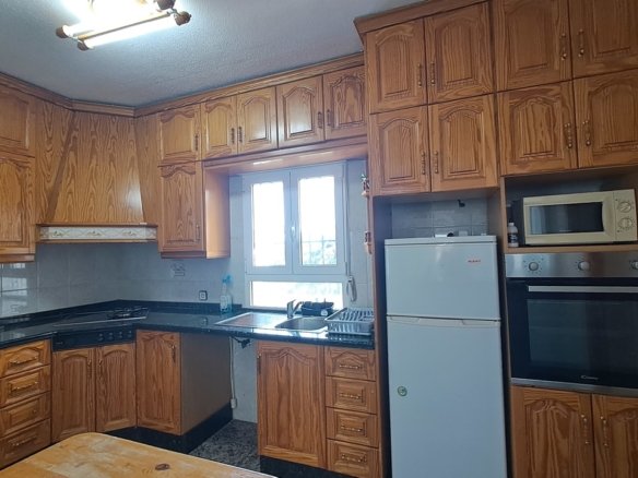 5 Bedroom 2 Bathroom Villa in Villamartin - Caza De Casa