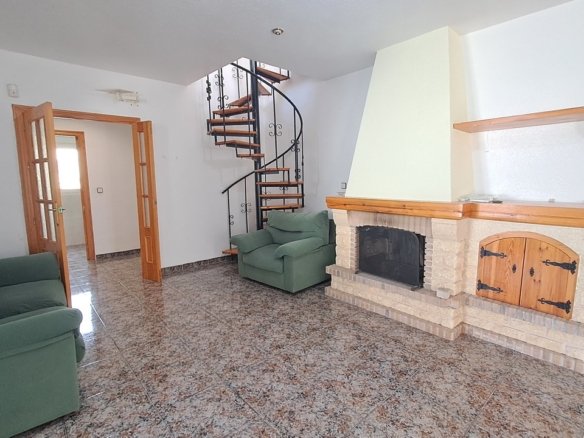 5 Bedroom 2 Bathroom Villa in Villamartin - Caza De Casa