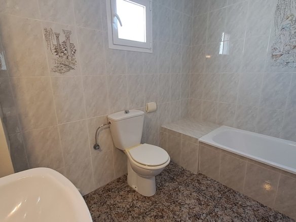 5 Bedroom 2 Bathroom Villa in Villamartin - Caza De Casa