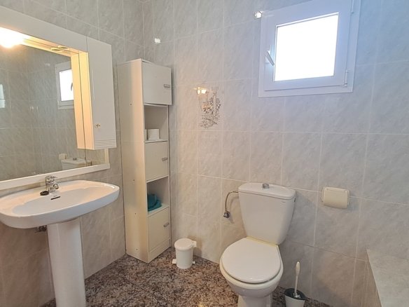 5 Bedroom 2 Bathroom Villa in Villamartin - Caza De Casa