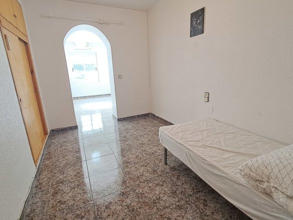 5 Bedroom 2 Bathroom Villa in Villamartin - Caza De Casa