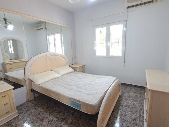 5 Bedroom 2 Bathroom Villa in Villamartin - Caza De Casa