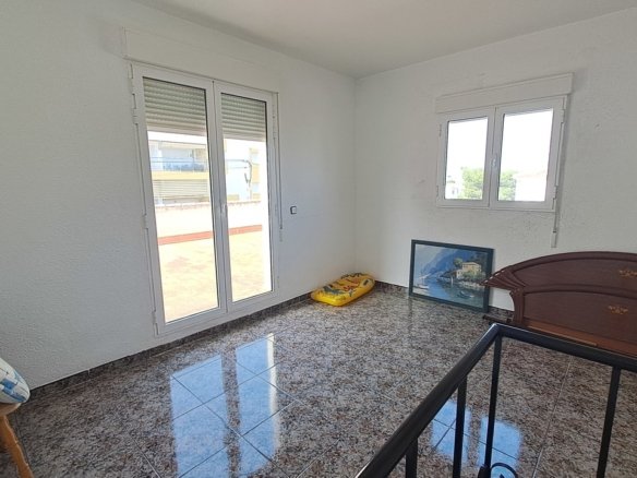 5 Bedroom 2 Bathroom Villa in Villamartin - Caza De Casa
