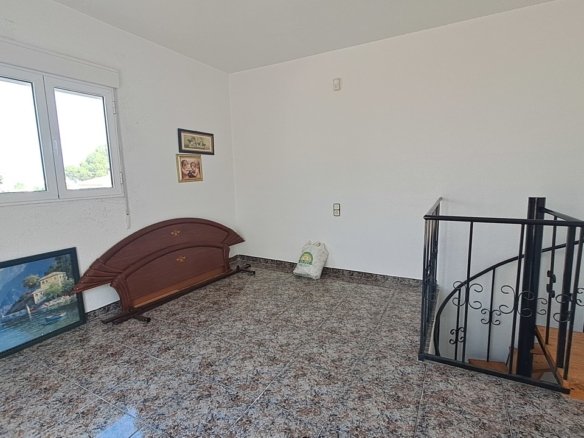 5 Bedroom 2 Bathroom Villa in Villamartin - Caza De Casa