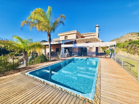5 Bedroom 5 Bathroom Villa in La Manga Club - Caza De Casa